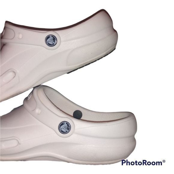 CROCS White Unisex Sandals - Picture 11 of 16